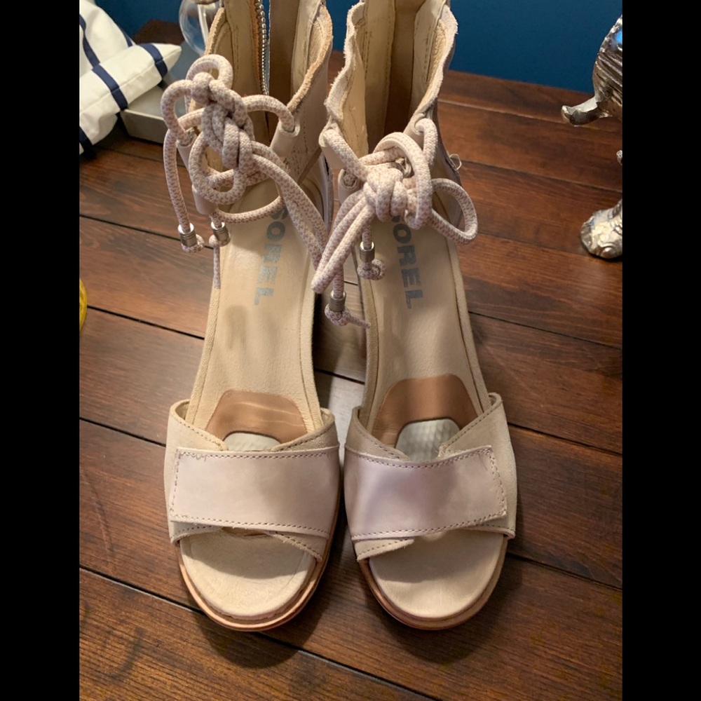 Sorel sandals. Cream. Super cute